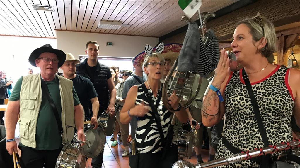 Schützenfest Assel: Spielmannszug Assel in ungewohntem Outfit.