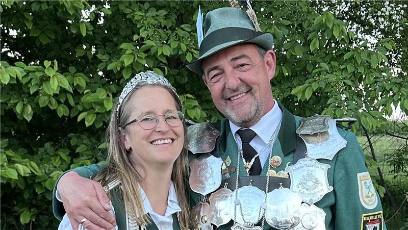 Schützenkönig Peter Osse regiert mit seiner Frau Dörte das Schützenvolk.