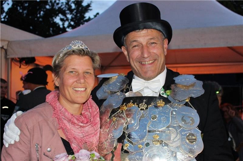 Schützenkönig Stefan Siebert mit seiner Frau Sandra. Foto: Frank