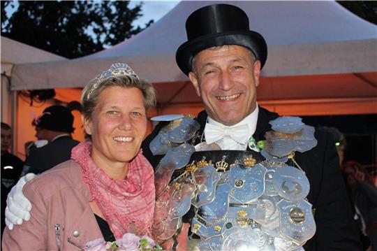 Schützenkönig Stefan Siebert mit seiner Frau Sandra. Foto: Frank
