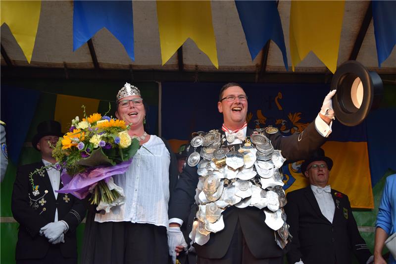 Schützenkönig Sven Röhrs mit seiner Lebensgefährtin Kathrin Kopperschmidt Foto: Sulzyc