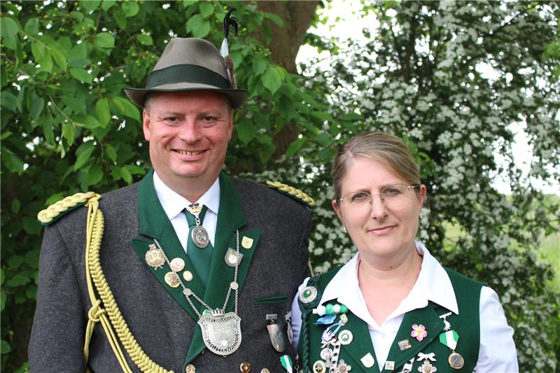 Schützenkönig Timo Feindt mit seiner Frau Inga Feindt.
