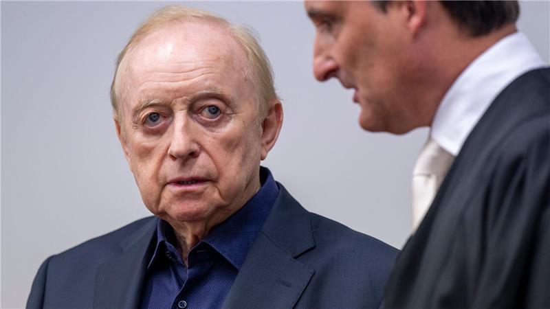 Schuhbeck mit seinem Anwalt Norbert Scharf.