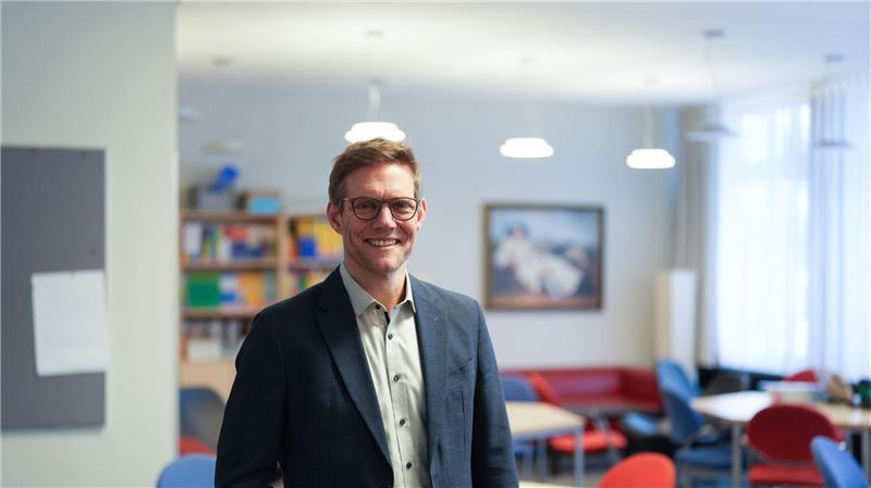 Goethe-Gymnasium setzt seit Jahren auf striktes Handyverbot Schulleiter Frank Scherler hält ein Social-Media-Verbot für Schülerinnen und Schüler bis 14 Jahre für sinnvoll.