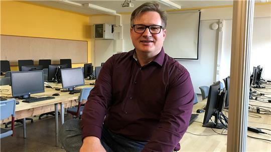 Schulleiter Torben Zimpel will seine Schule von Social Media befreien.