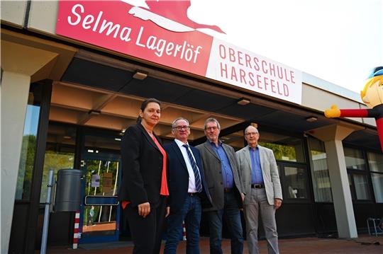 Schulleiterin Nicole Fieger-Metag und ihre Vorgänger: Raimund Seeldrayers, Axel Römer und Jürgen Bollnow (v.l.) haben den Schulstandort in der Jahnstraße mit geprägt. Fotos: Ahrens