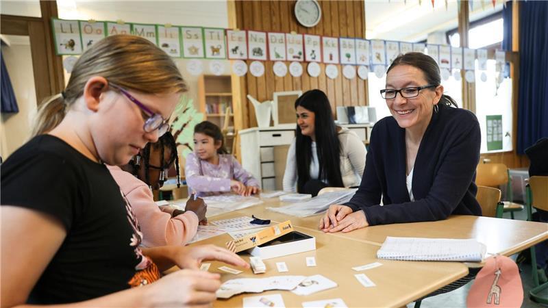 Schulsenatorin Bekeris (SPD) besucht die Grundschule Mümmelmannsberg. 