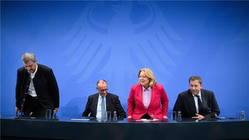 Schwarz-Rot will mit der Stahlindustrie sprechen. 