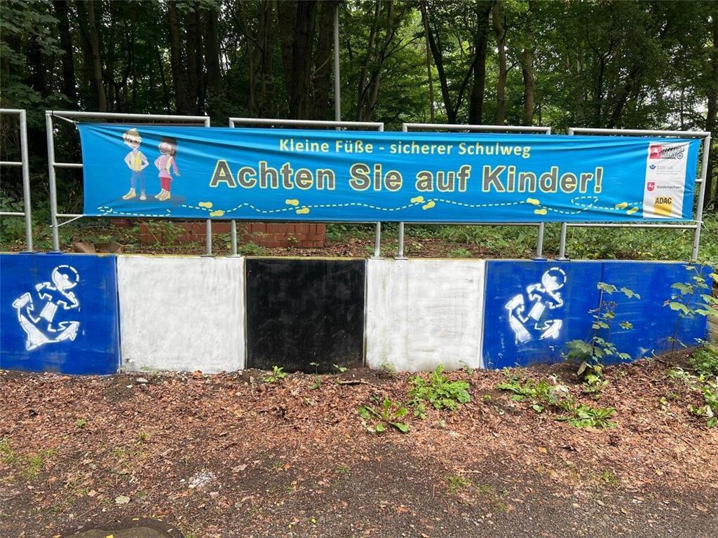 Schwarz-Weiß-Blau auch in Nottensdorf am Ortseingang nahe der B73. 