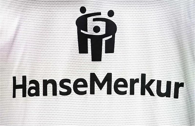 Schwarz statt grün kommt die HanseMerkur auf dem HSV-Trikot daher. Foto: Verein