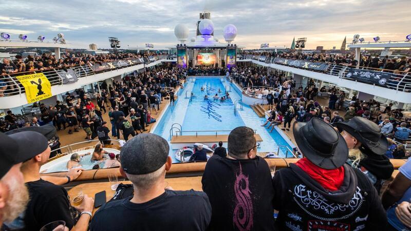 Full Metal Cruise: „Härteste und lauteste“ Kreuzfahrt Europas beginnt Schwarze Kluft, freundliche Gäste: An Bord der „Mein Schiff 3“ wird von der Full Metal Cruise geschwärmt.