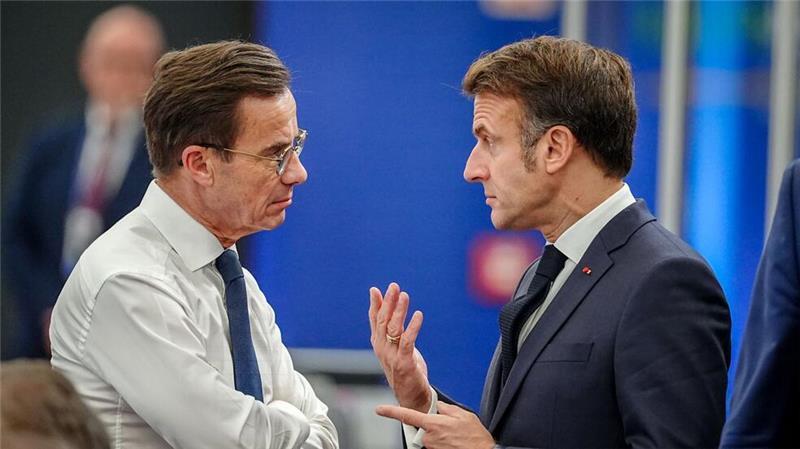 EU will Wirtschaftskrieg mit USA unter Trump verhindern Schwedens Ministerpräsident Ulf Kristersson (l) und Frankreichs Präsident Emmanuel Macron sprechen in Budapest. Die geopolitischen Herausforderungen werden für Europa nach der US-Wahl nicht weniger.