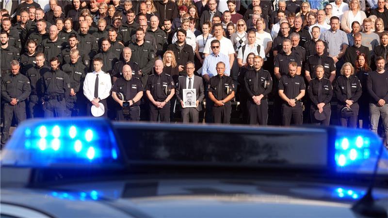 Bilder des Tages Schweigeminute für den in Völklingen getöteten Polizisten.