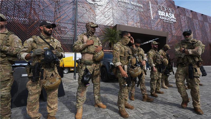 Schwer bewacht: Sicherheitspersonal steht an einem Eingang zur Weltklimakonferenz COP30.