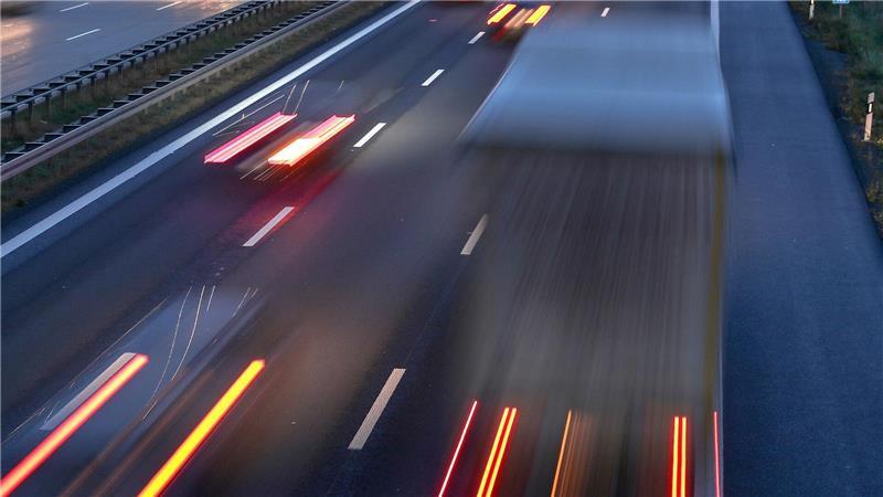 Schwere Nutzfahrzeuge machen nach Angaben der Kommission mehr als 6 Prozent der gesamten Treibhausgasemissionen der EU aus. (Symbolbild)