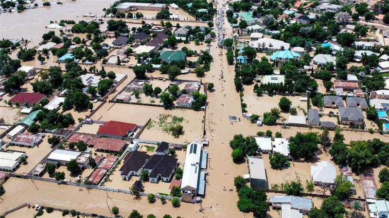 Ärzte ohne Grenzen warnen vor Cholera nach Fluten in Nigeria Schwere Regenfälle ließen im Norden Nigerias einen Damm brechen. (Archivbild vom 10. September).