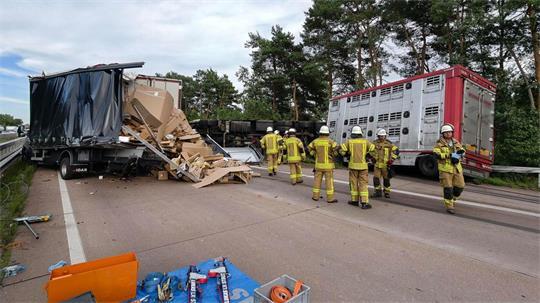 Schwerer Unfall mit Viehtransporter.