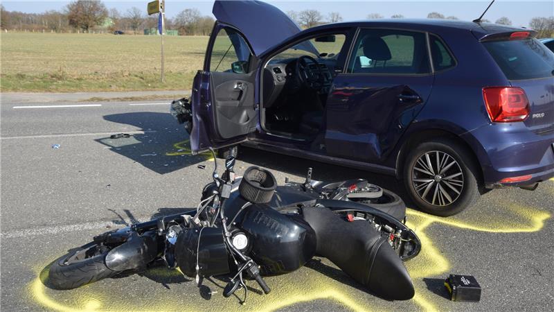 Schwerer Verkehrsunfall auf der B3 in der Buxtehuder Ortschaft Ketzendorf.