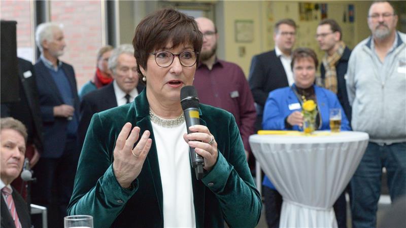 Buxtehudes Bürgermeisterin kämpft um Zeitplan für Schulbauprojekte Schwerstarbeit in den letzten Monaten ihrer Amtszeit: Bürgermeisterin Katja Oldenburg-Schmidt geht am 31. Oktober 2026 in den Ruhestand.