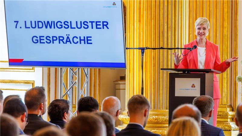 Fortschritt im Team – Norden will Innovationsagentur gründen Schwesig spricht vor Verteterinnen und Vertretern aus der Wirtschaft.