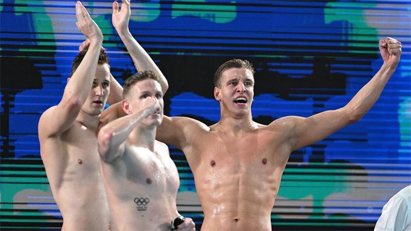 Schwimmen: Europameisterschaft, 4 x 200 m Freistil, Männer, Finale, Männer: Die deutsche Mannschaft feiert den Gewinn der Bronzemedaille im Finale.