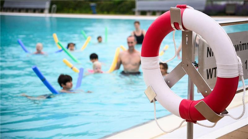 Schwimmenlernen ist für Kinder lebenswichtig.