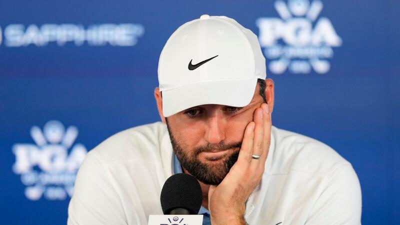 Dehnübungen in der Zelle: Schefflers chaotischer Golf-Tag Scottie Scheffler gab nach der zweiten Runde der PGA Championship Auskunft über den Vorfall mit der Polizei.