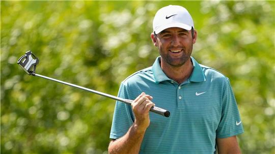 Scottie Scheffler hat bei der PGA Championship nach der dritten Runde die Führung übernommen.