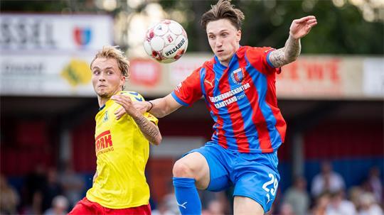 Sean Busch, hier im Pokalspiel gegen Delmenhorst, traf zuletzt zwei Mal gegen den HSV II. Offensiv mutig will D/A auch gegen Kickers Emden agieren und so ins Halbfinale einziehen.