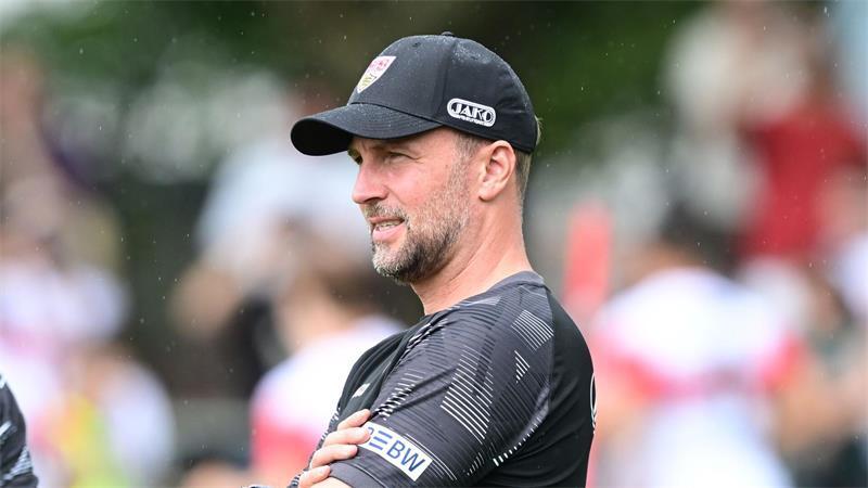 VfB Stuttgart bestätigt Interesse an Wolfsburgs Pejcinovic Sebastian Hoeneß sieht noch Handlungsbedarf in der Offensive.