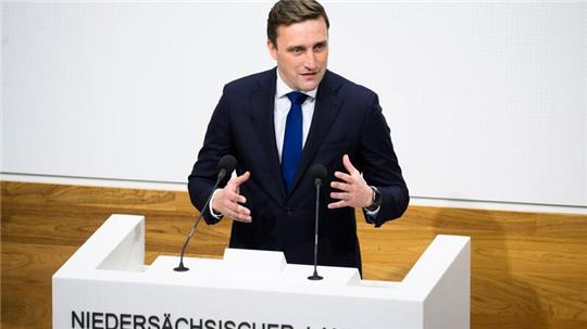 Sebastian Lechner, Fraktionsvorsitzender der CDU-Fraktion, spricht im Landtag Niedersachsen.