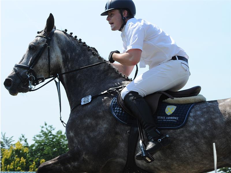 Sebastian Lorenz errang 2015 beim Turnier in Wohlesbostel mehrere Platzierungen in den Springdisziplinen.  Fotos (2): Kordländer