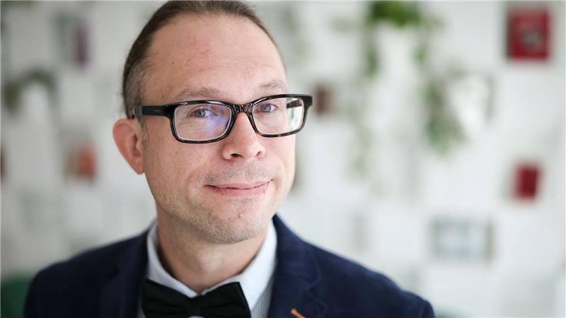 Sie machen es mit links – Mythen und Fakten über Linkshänder Sebastian Ocklenburg, Biopsychologe an der MSH Medical School Hamburg, entlarvt Mythen über Linkshänder.