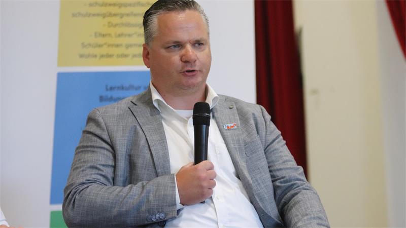Kandidaten im Fragenfeuer junger Wähler: Das wollen sie für Drochtersen Sebastian Sieg (AfD).
