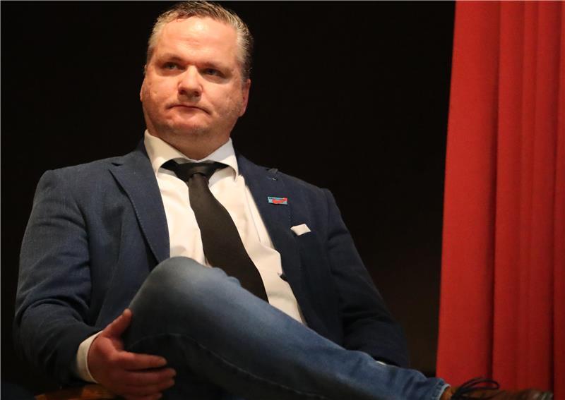 Nach AfD-Urteil: Sperrt Hammah die Politik aus? Sebastian Sieg (AfD) hat vor Gericht gewonnen und soll Bürgermeisterkandidat für Drochtersen werden.