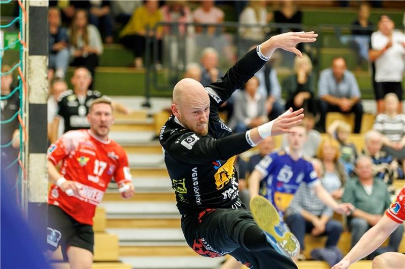 Sie sind die erste und letzte Instanz: Die Handball-Torhüter des VfL Fredenbeck Sebastian Spark ist einer von drei VfL-Torhütern, die hohen Ansprüchen genügen müssen. Foto: Struwe