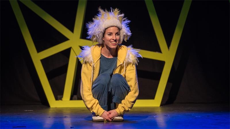 Stades Festivalmacher sorgt für Musik in der Stadt Sebastina Tim bringt das Musiktheater „Eule findet den Beat“ auf die Bühne des Stader Holk Kulturfestivals.
