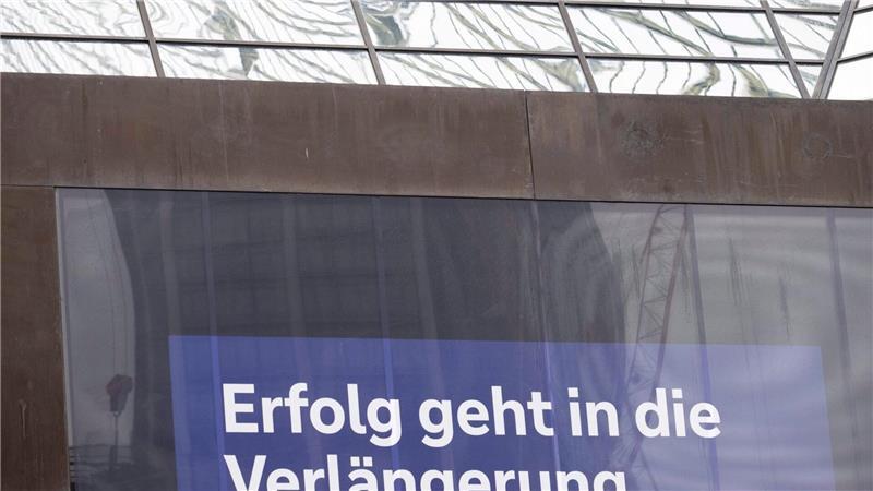 Deutsche Bank: Rekordgewinn und Aufklärung nach Razzia Sechs Jahre in Serie hat Deutschlands größtes Geldhaus mit Gewinn abgeschlossen.