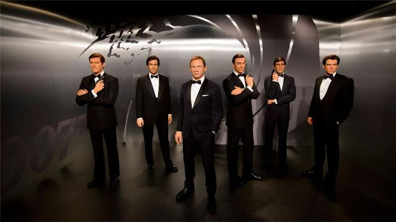 Bond-Produzenten übergeben Amazon die 007-Kontrolle Sechs James-Bond-Darsteller (hier als Wachsfiguren bei Madame Tussauds in London) gab es bisher.