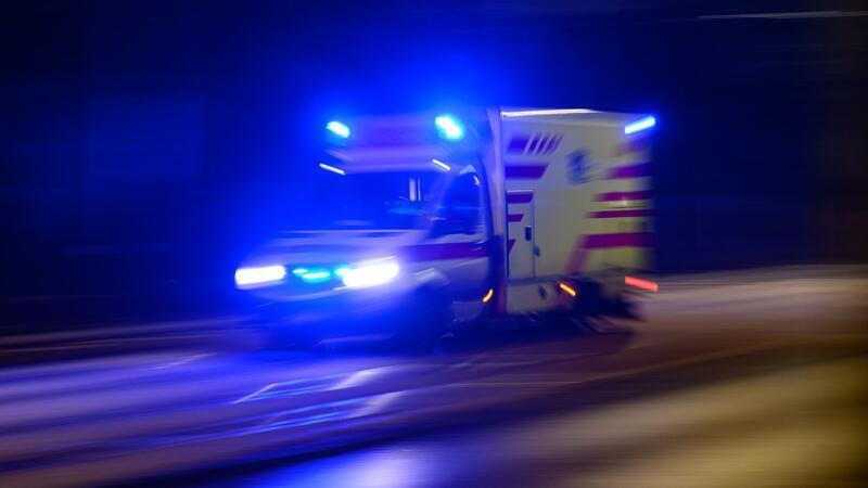 Sechs Menschen wurden bei dem Unfall verletzt. (Symbolbild)