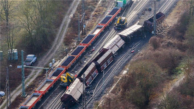 Sechs Waggons sind verunfallt.