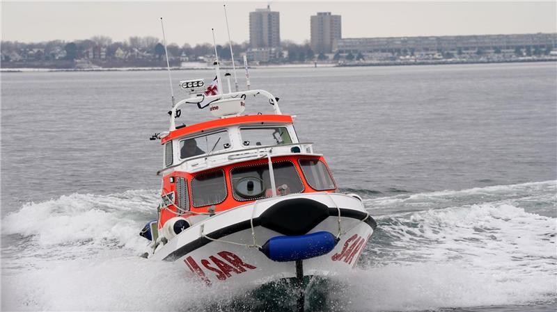 Segler in Kieler Bucht aus Seenot gerettet Seenotretter auf der „Steppke“ kamen zwei gekenterten Seglern zu Hilfe. (Archivbild)