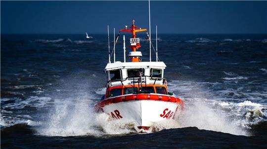 Seenotretter waren am Pfingstsonntag bei einer Regatta auf der Kieler Förde im Einsatz. (Symbolbild)