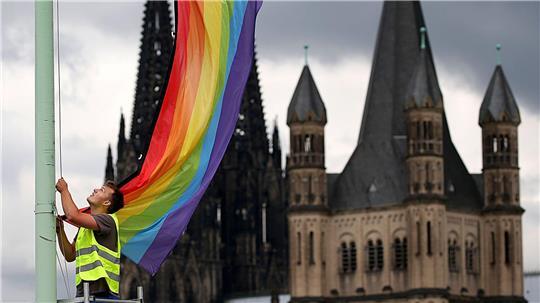 Segensfeiern für homosexuelle Paare sind in der katholischen Kirche umstritten. (Archivbild)