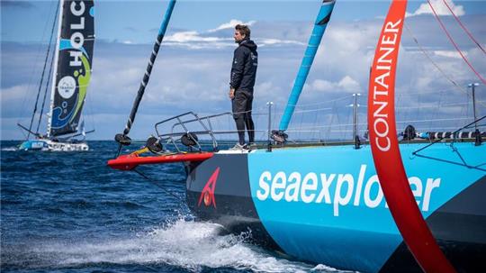 Segler Boris Herrmann an Bord seiner Rennyacht „Malizia - Seaexplorer“ vor der Küste von Lorient.