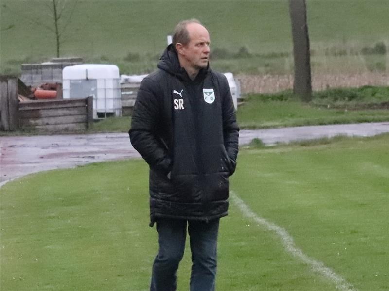 FC Wischhafen/Dornbusch hat Wiederaufstieg fest im Blick Sehr angespannt vor dem wichtigen Kehdinger Derby: FC-Trainer Stefan Raap.