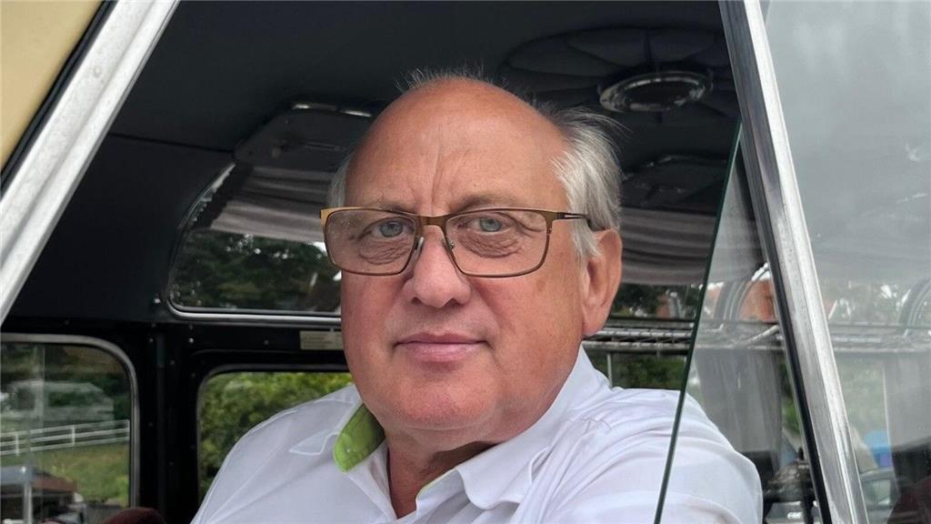 "Sehr gut. Ich fahre eine Hochzeitsgesellschaft. Das Leben ist so schön, das kan...