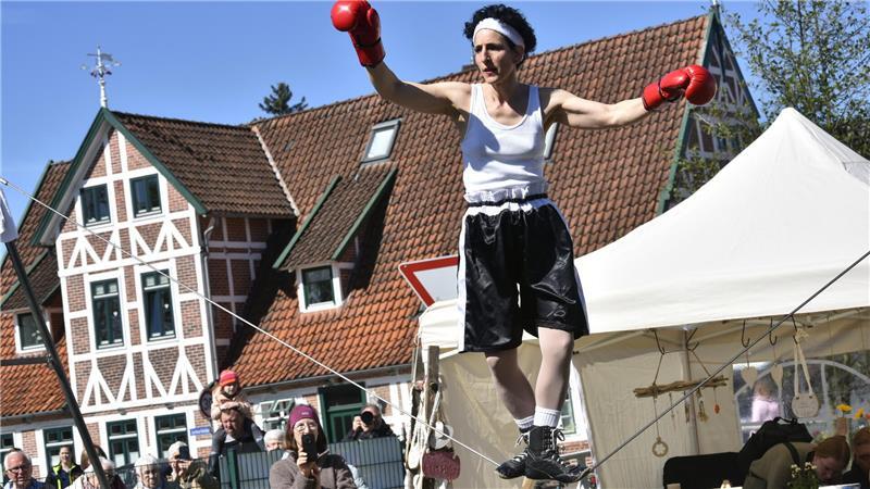 Seilakrobatik mit Thamar Hampe.