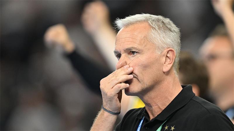 Magdeburg macht es deutlich – Blomberg-Lippe nervenstark Sein Debüt endete mit einer Niederlage: BVB-Trainer Kay Rothenpieler.
