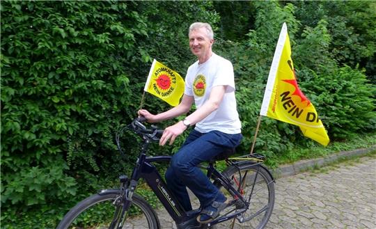 Sein Fahrrad hat er schon vorbereitet: Thomas Ringleben von der Buxtehuder Mahnwache, die mit dem BUND Stade zur Teilnahme an der bundesweiten Anti-Atom-Radtour aufruft.